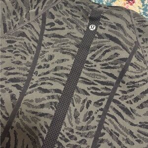 lululemon athletica Black and Gray Patterned Top